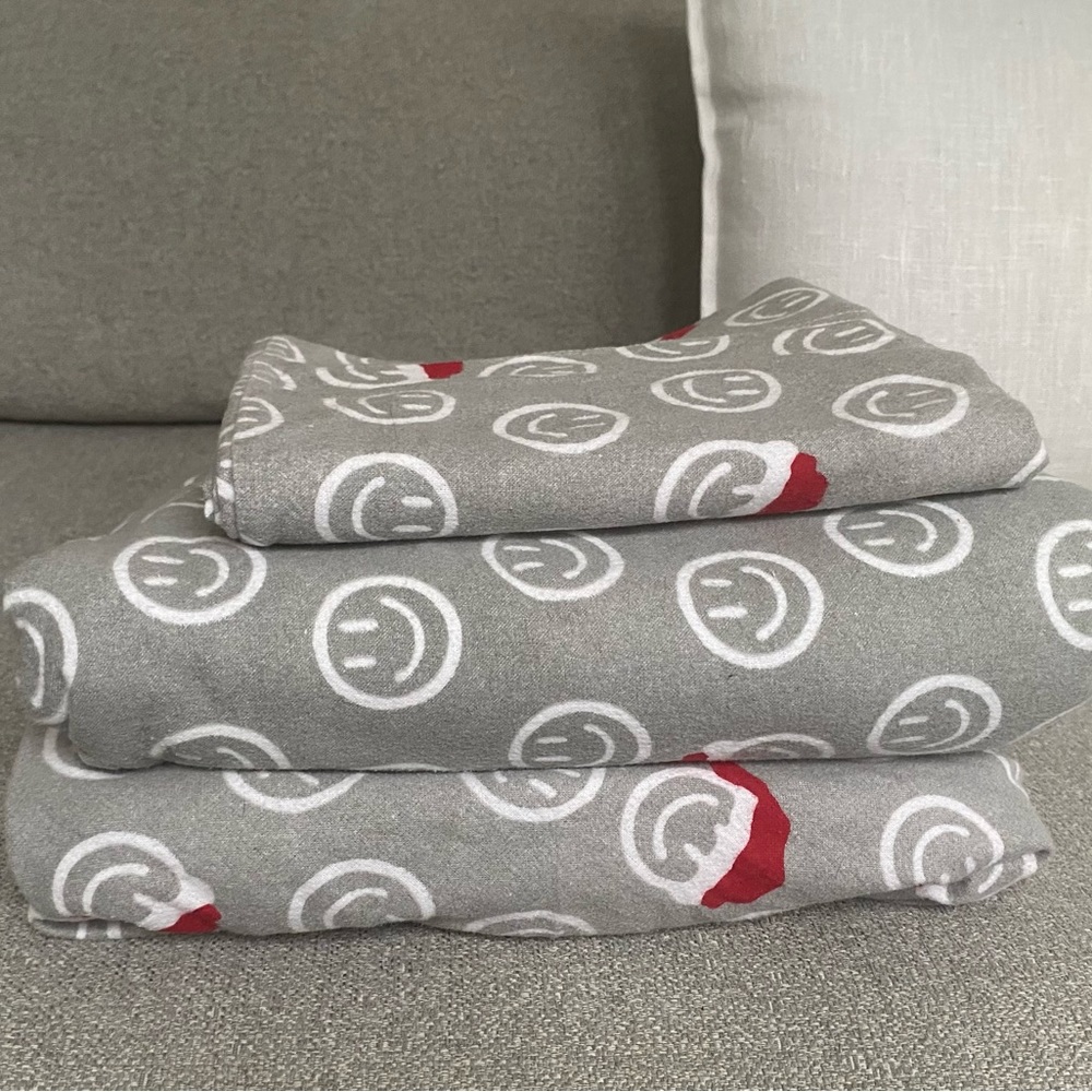 Pottery Barn Christmas Santa Flannel Sheet Set Twin XL EUC